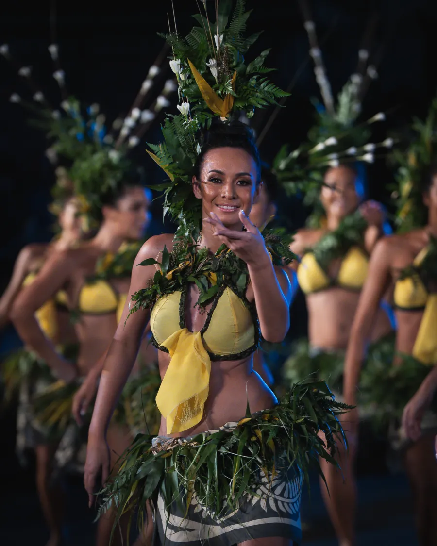 Manohiva — entrée des danseurs